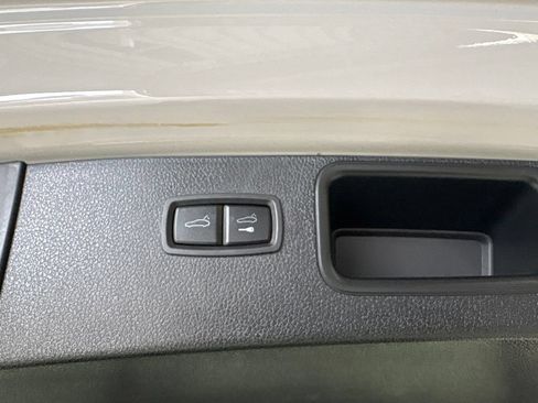 Certified 2023 Porsche Macan AWD/4WD image 21