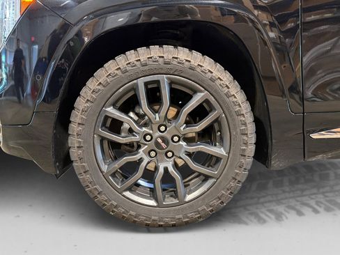Used 2023 GMC Terrain Denali w/ Black Diamond Edition AWD/4WD image 55