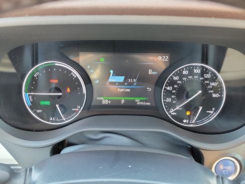 Used 2023 Toyota Sienna Platinum FWD image 28