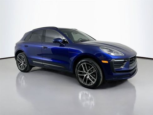 Certified 2026 Porsche Macan AWD/4WD image 9