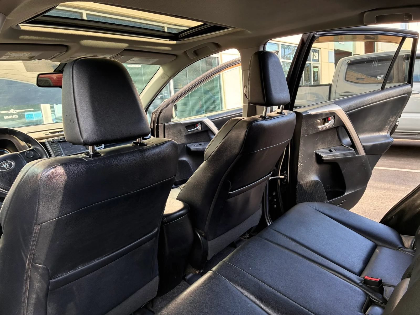 Used 2015 Toyota RAV4 Limited w/ Technology Package AWD/4WD image 31