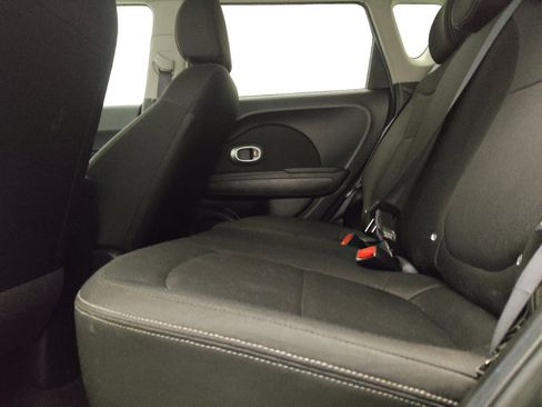 Used 2016 Kia Soul w/ Option Group 020 FWD image 18
