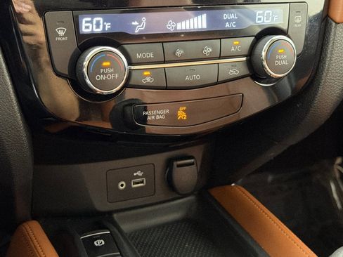 Used 2019 Nissan Rogue SL w/ Premium Package FWD image 20