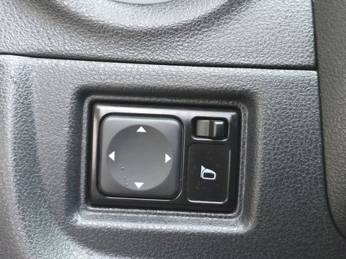 Used 2017 Nissan Versa S Plus image 22