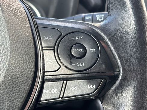 Used 2020 Toyota RAV4 XLE Premium image 17