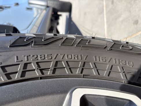 Used 2024 Jeep Gladiator Mojave image 10