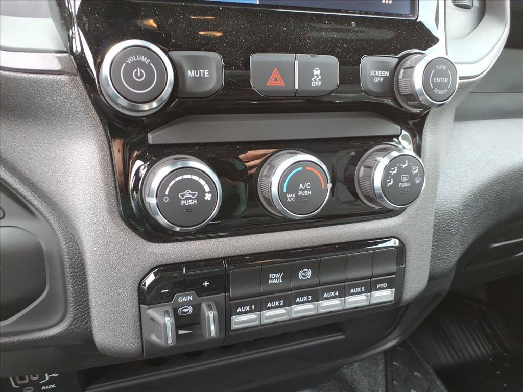 New 2026 RAM 5500 Tradesman w/ Chrome Appearance Group AWD/4WD image 32