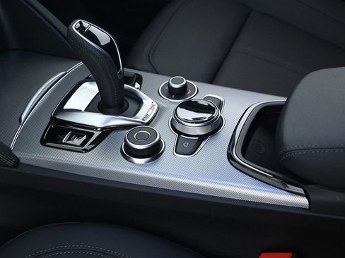 New 2025 Alfa Romeo Stelvio Sprint w/ Convenience Package image 20