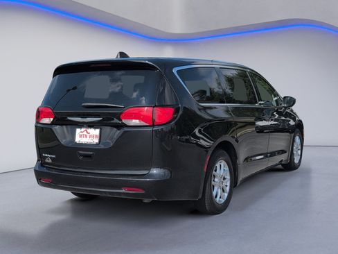 Used 2023 Chrysler Voyager LX FWD image 5