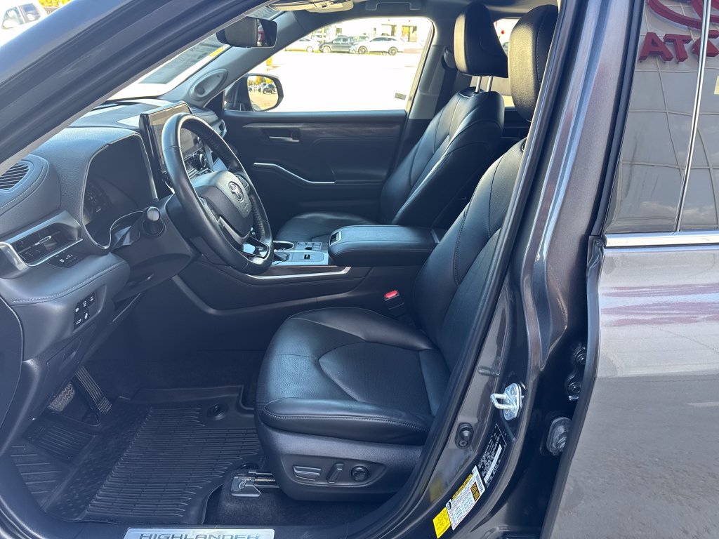 Used 2024 Toyota Highlander Limited AWD/4WD image 9