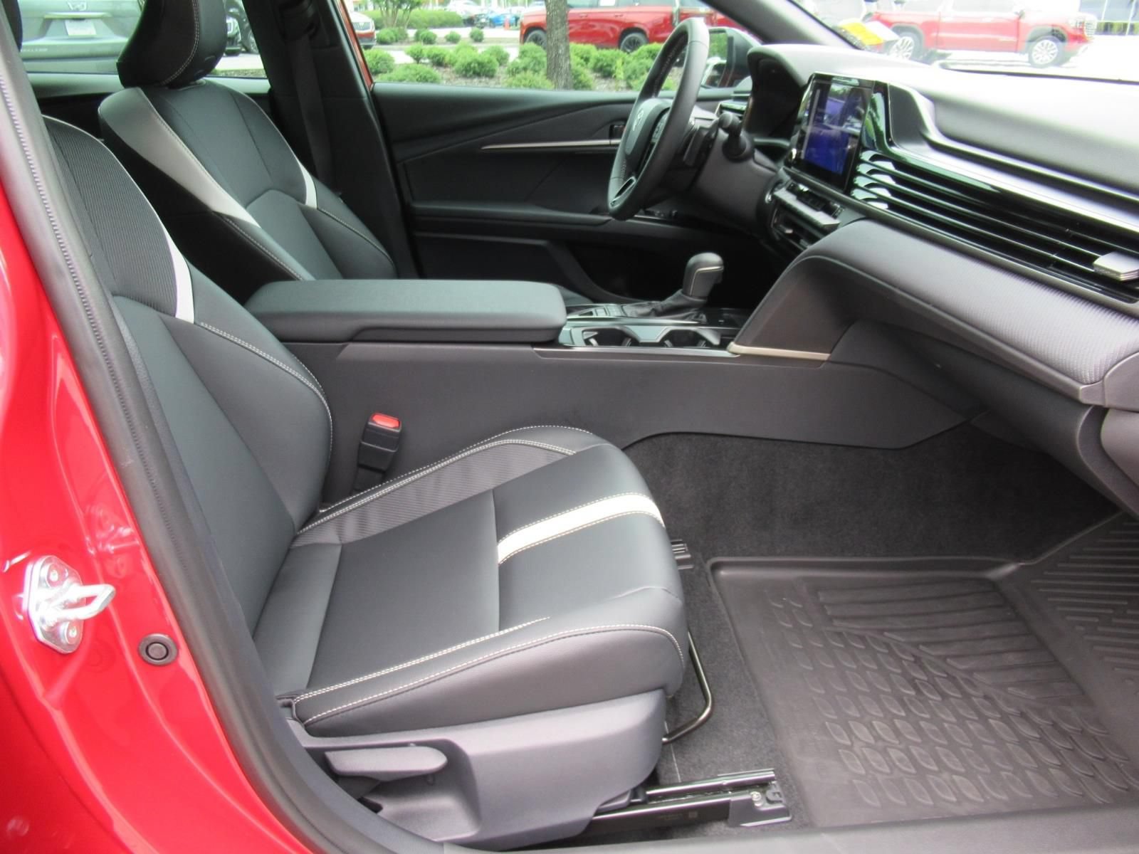 Used 2026 Toyota Camry Hybrid FWD image 9