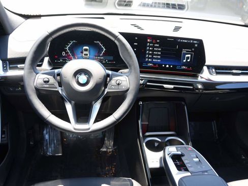 Used 2025 BMW X2 xDrive28i AWD/4WD image 7