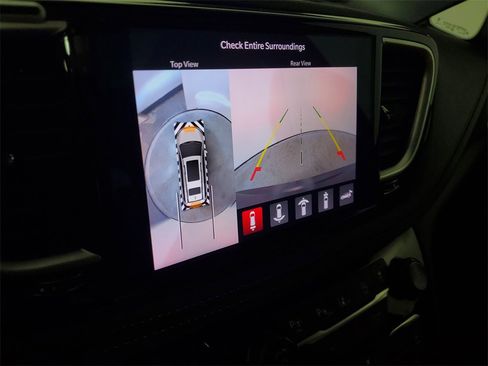 Used 2023 Chrysler Pacifica Pinnacle w/ Trailer Tow Group image 20