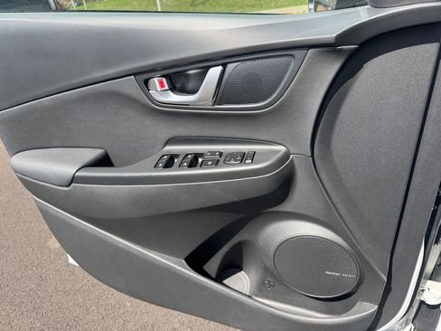 Used 2023 Hyundai Kona Limited image 16