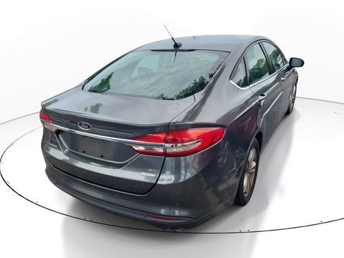 Used 2018 Ford Fusion SE FWD image 8