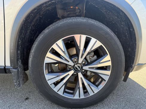 Used 2023 Nissan Rogue SV w/ SV Premium B Package image 14