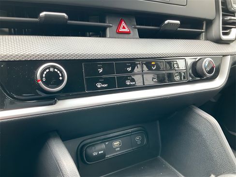 Used 2024 Kia Sportage LX image 23