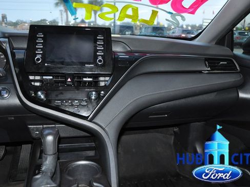 Used 2022 Toyota Camry SE image 20