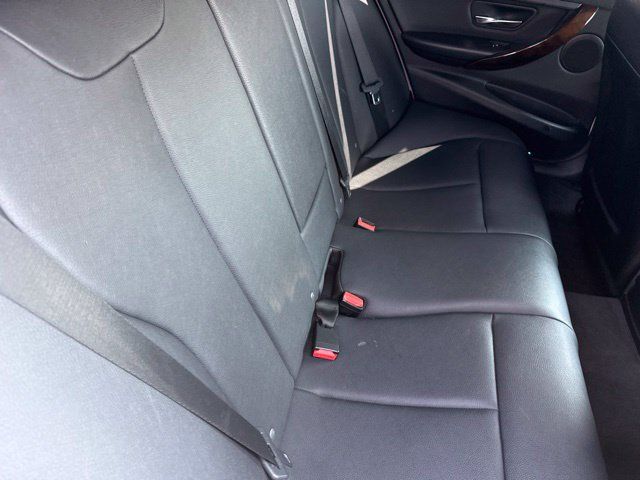 Used 2017 BMW 320i xDrive Sedan AWD/4WD image 16