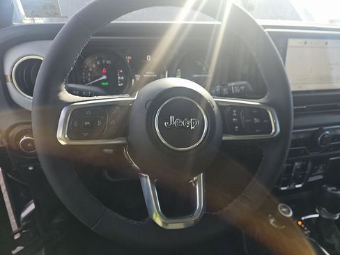 Used 2025 Jeep Wrangler Unlimited Sahara image 3