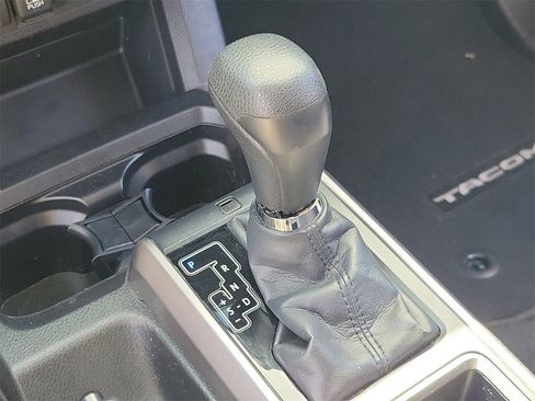 Used 2022 Toyota Tacoma SR5 w/ Technology Package image 27