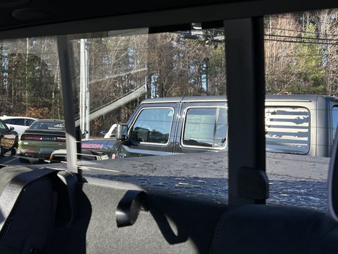 Certified 2025 RAM 1500 Laramie w/ Bed Utility Group image 41