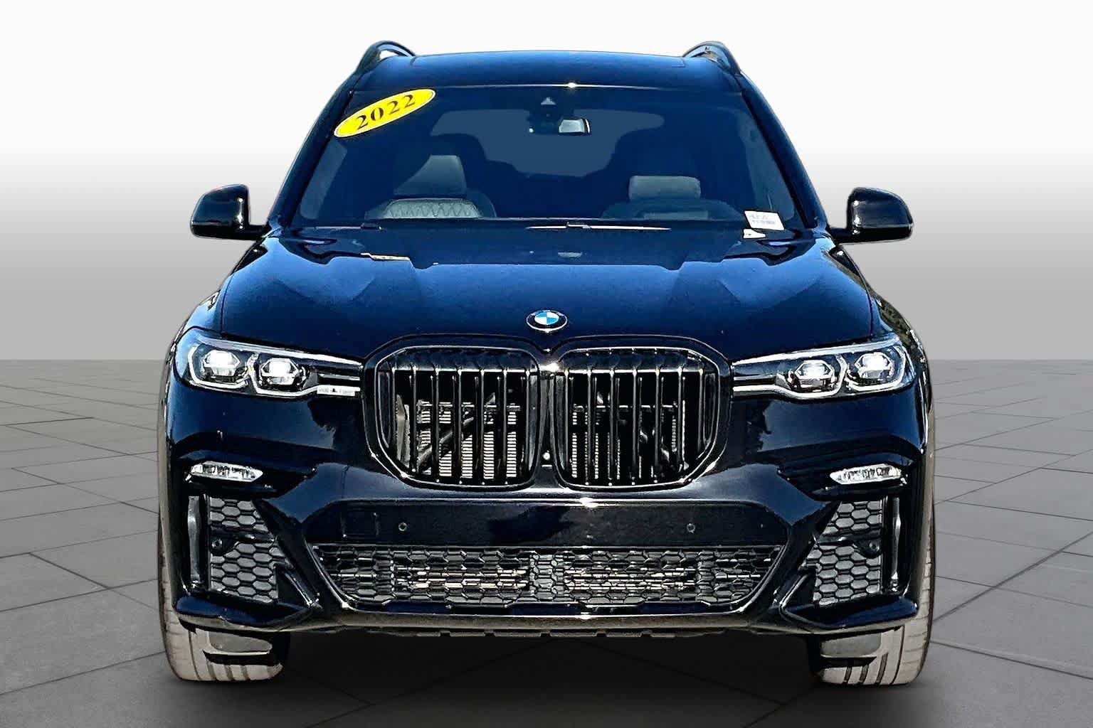 Used 2022 BMW X7 xDrive40i w/ M Sport Package AWD/4WD image 3