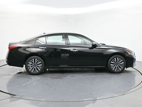 Used 2023 Nissan Altima 2.5 SV FWD image 6