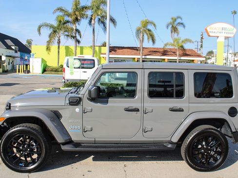 Used 2022 Jeep Wrangler Unlimited Sahara image 2