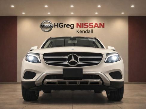Used 2019 Mercedes-Benz GLC 350e 4MATIC w/ Premium Package image 5