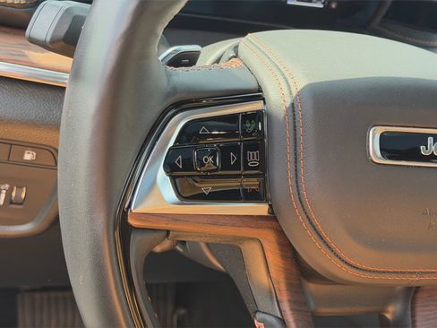 Used 2025 Jeep Grand Cherokee Summit w/ Advanced Protech Group IV AWD/4WD image 26