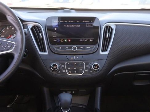 Used 2024 Chevrolet Malibu LT image 22