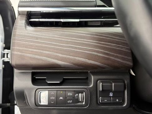 Used 2025 GMC Sierra EV Denali image 34