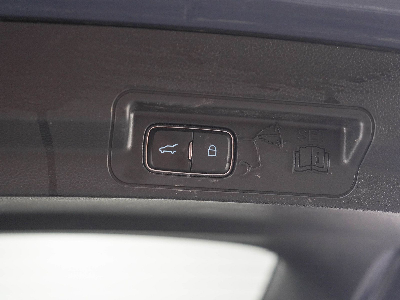 Used 2021 Ford Explorer Platinum w/ Equipment Group 601A AWD/4WD image 17