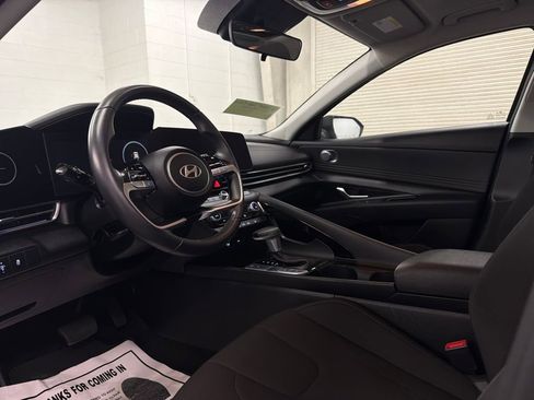 Used 2025 Hyundai Elantra SEL image 6