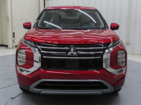 New 2025 Mitsubishi Outlander SE image 8