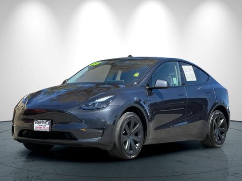 Used 2025 Tesla Model Y Long Range RWD image 8