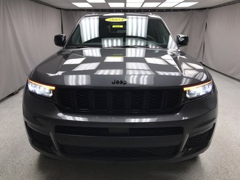 Used 2023 Jeep Grand Cherokee L Laredo image 6
