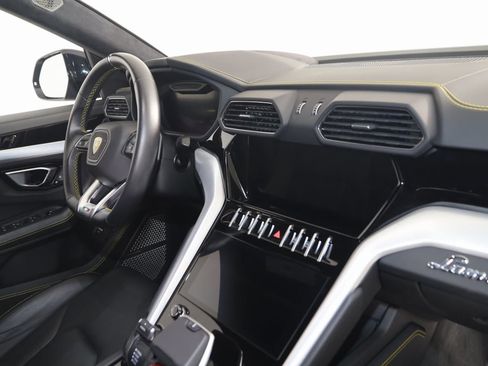 Used 2021 Lamborghini Urus image 85