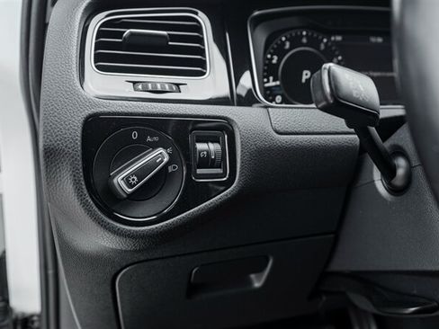 Used 2019 Volkswagen Golf R 4-Door AWD/4WD image 25