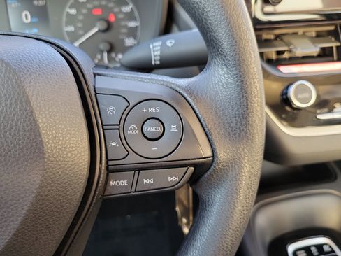 Used 2025 Toyota Corolla LE image 17