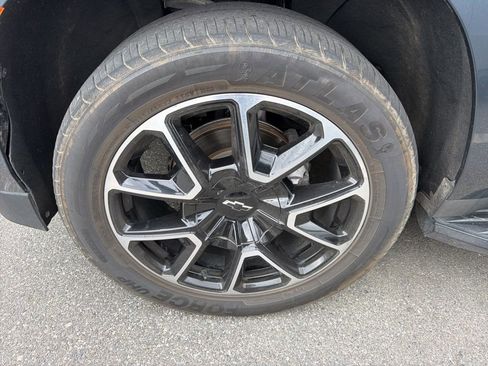 Used 2021 Chevrolet Tahoe RST w/ Luxury Package image 2