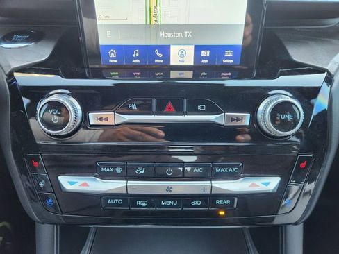 Used 2023 Ford Explorer Platinum w/ Technology Package image 18