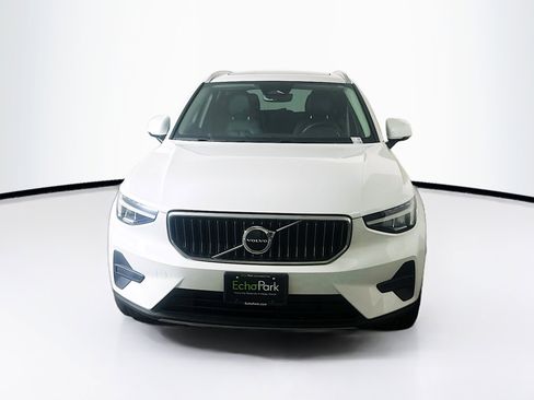 Used 2025 Volvo XC40 B5 Core image 2