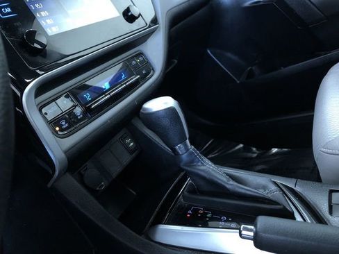 Used 2019 Toyota Corolla LE image 29