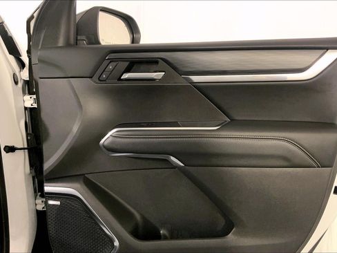 Used 2025 GMC Acadia Elevation FWD image 26