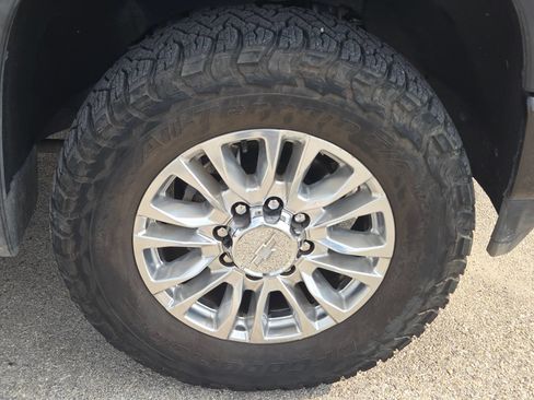 Used 2020 Chevrolet Silverado 2500 High Country w/ Z71 Off-Road Package AWD/4WD image 31