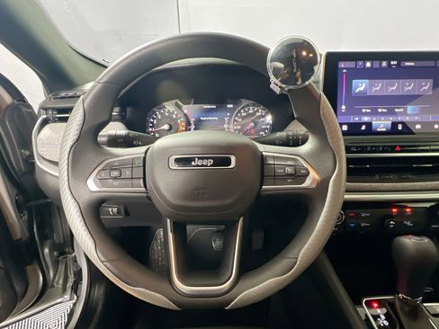 Used 2023 Jeep Compass Sport image 17