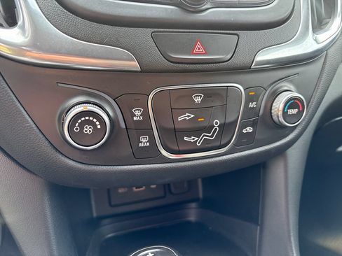 Used 2021 Chevrolet Equinox LT AWD/4WD image 19