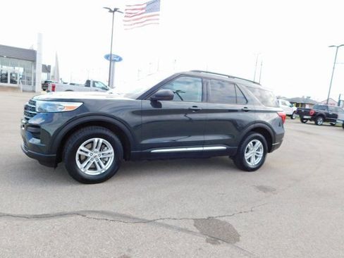 Used 2023 Ford Explorer XLT image 7